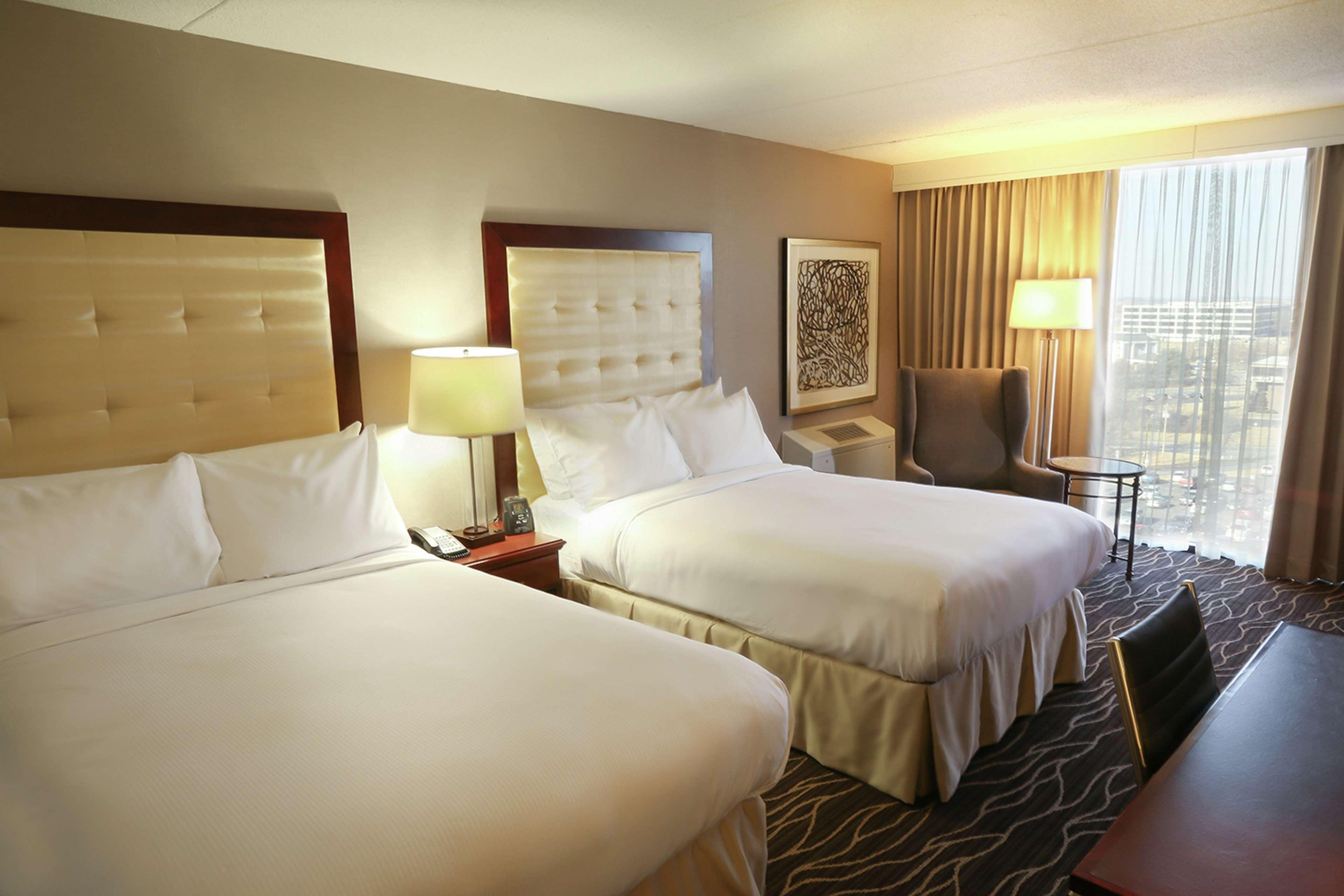 Hilton Kansas Airport Hotel